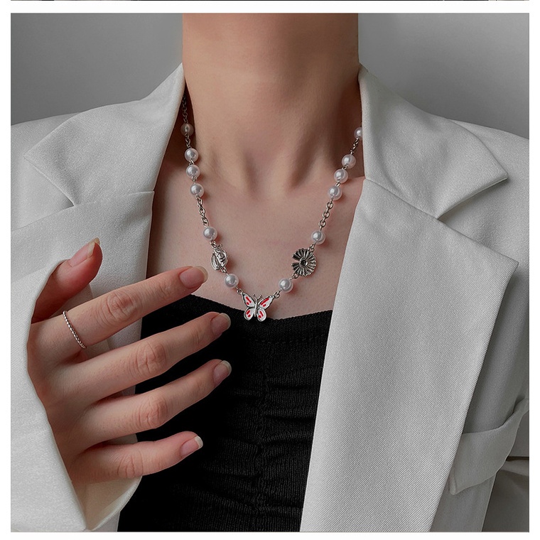 Vòng cổ mặt hình bướm đính ngọc trai phong cách cá tính đường phố