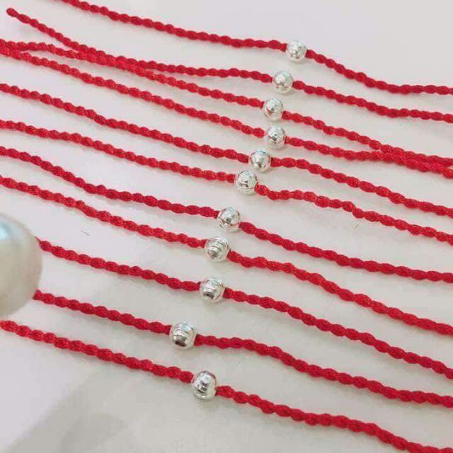 Sợi chỉ đỏ mix bi bạc ta