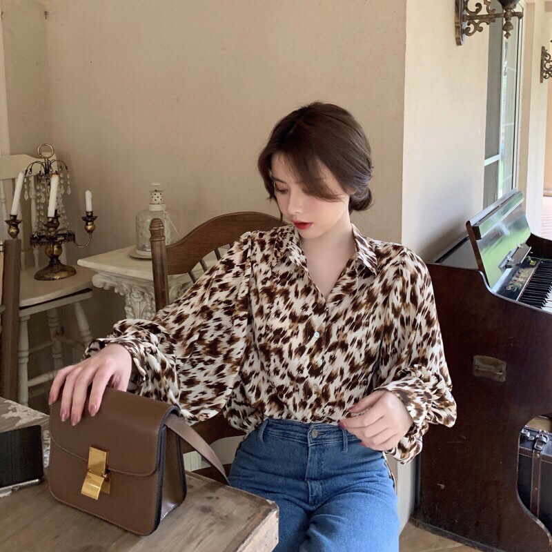 Sơmi voan dài tay hoạ tiết báo cổ bẻ