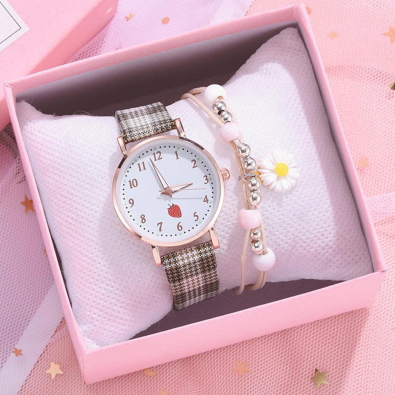 Women Fashion Casual Heart-shaped Leather Watch/ Simple Ladies' Elegant Small Dial Quartz Clock Wristwatch/ Student Cute Bracelet Set Watch