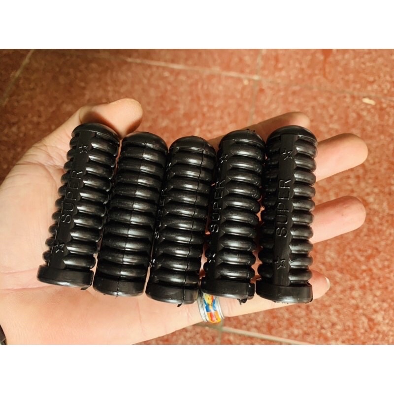 cao su để chân sau xe cub(giá cả cặp)
