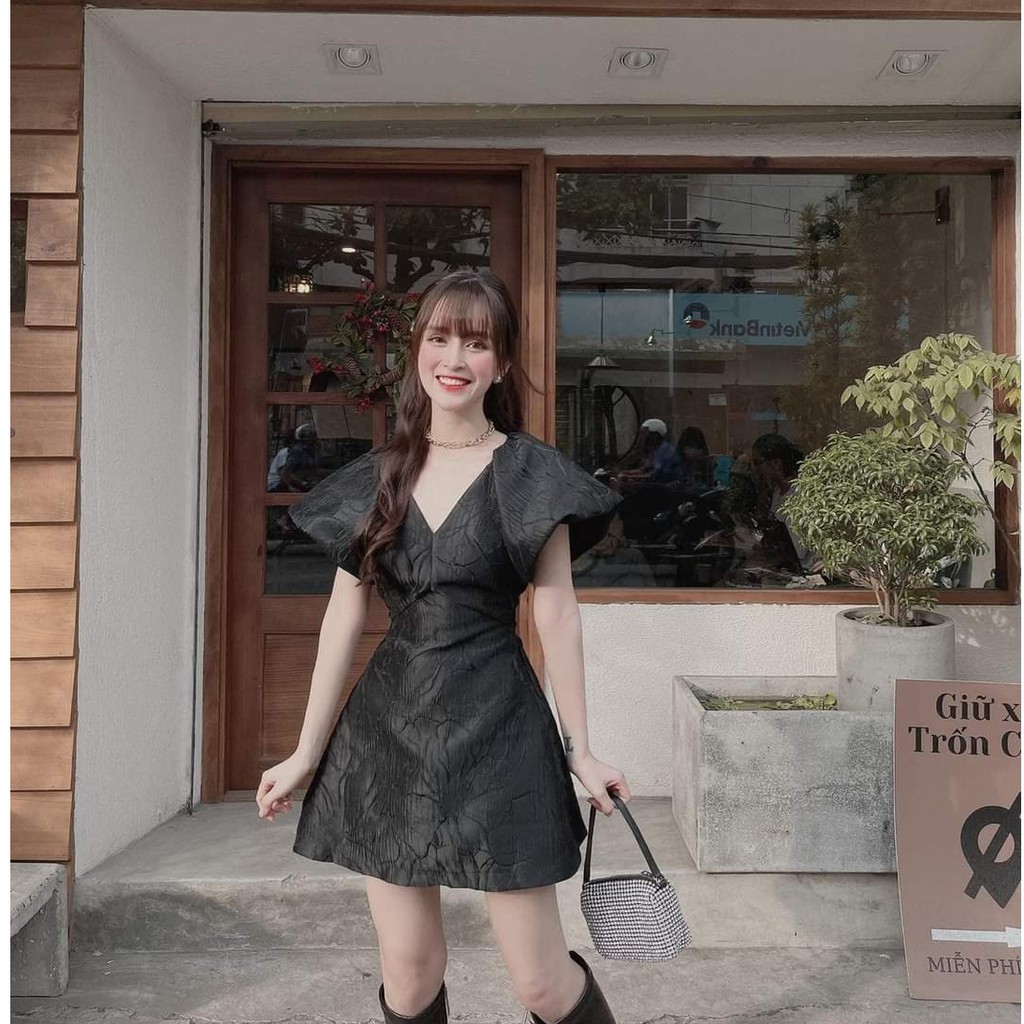 [Mã WAMT1505 giảm 10K đơn 0K] Đầm đen dáng xòe cổ chữ V, tay phồng mặc đi dự tiệc sang chảnh | BigBuy360 - bigbuy360.vn