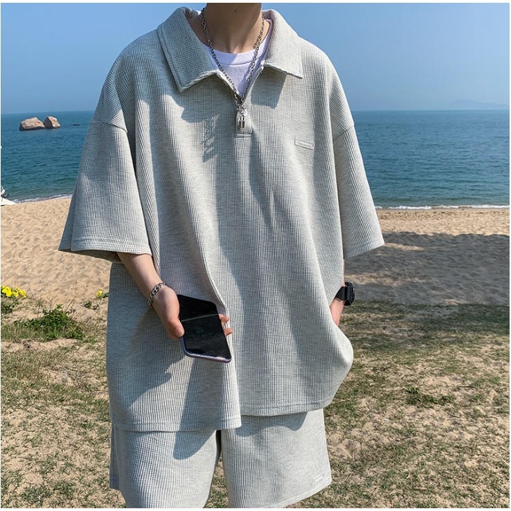 Xu hướng phiên bản Hàn Quốc áo phông nam phù hợp với cổ áo rộng rãi gấp lại cổ áo nam quần short ngắn tay nam áo sơ mi nam polo đồng màu bộ đồ thể thao