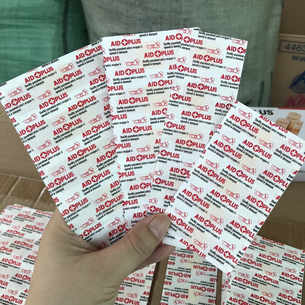 Hộp băng keo cá nhân dán vết thương Urgo Aid First 100 miếng