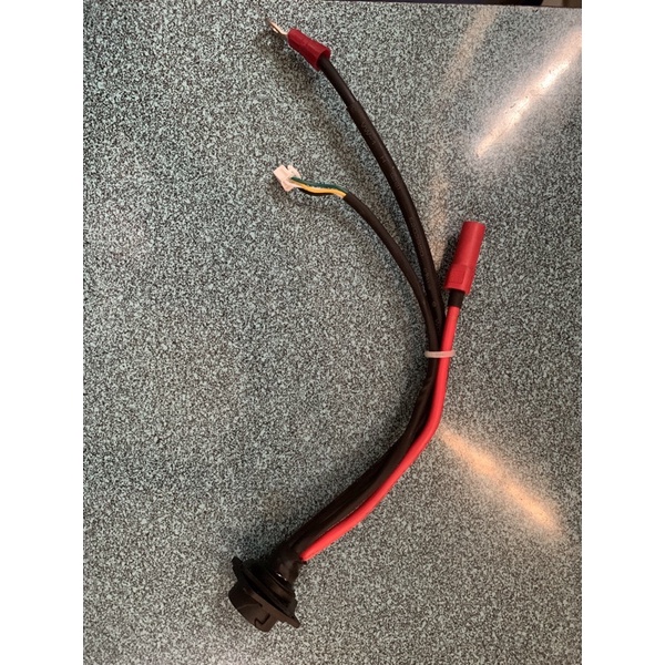 Giắc nguồn trên pin Bosch cho Klara A1