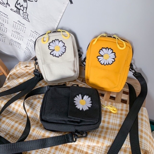 Túi đeo chéo in hoa cúc