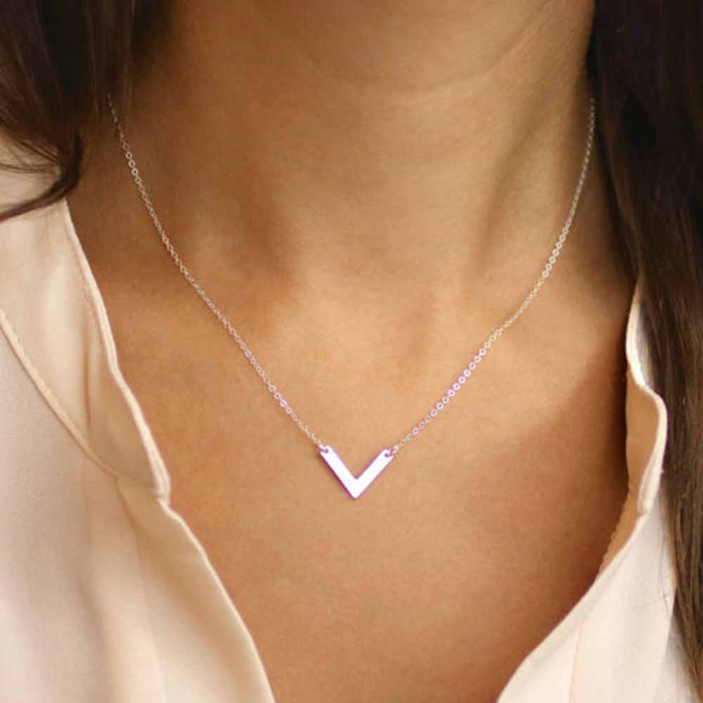 Dây Chuyền Nữ Mặt Chữ V Đính Tua Rua
