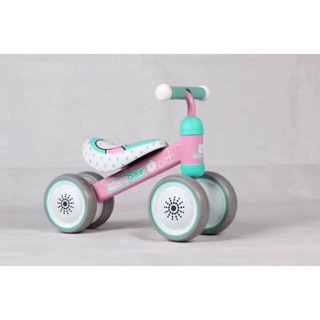 Xe chòi chân Microbike hay còn gọi là xe cân bằng mini với khung xe chắc chắn, siêu nhẹ , giúp bé yêu năng động, tự tin.