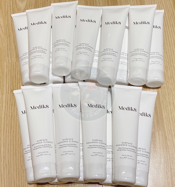 Sữa rửa mặt Medik8 Surface Radiance Cleanse