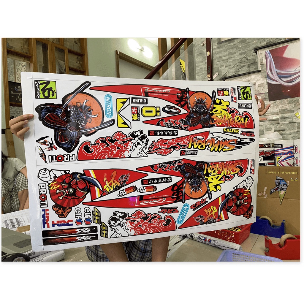 ( Quí khách vui lòng mang ra tiệm cho thợ dán ) Tem vario 150 Samurai đỏ đen