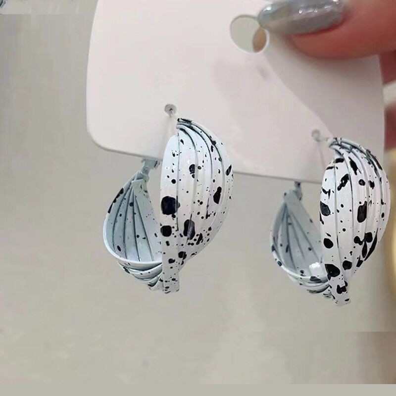 Bông tai nữ bò sữa HOT TREND trắng đen cá tính siêu xinh khuyên tai nhiều kiểu dáng TOBI STORE TB349