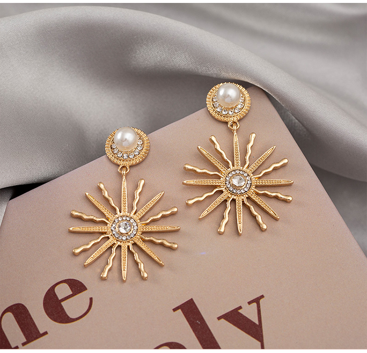 Khuyên tai đính kim cương nhân tạo mạ vàng đơn giản quý phái