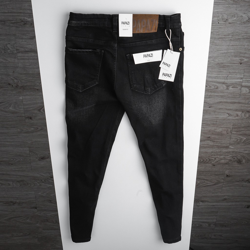 quần jean dài nam, quần bò, cùng với gam màu tối tạo nên phong cách đơn giản, chất co giãn mền mịn