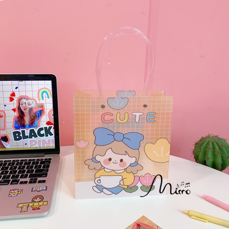 Túi đựng quà trong suốt in hình cô gái má hồng cute đáng yêu size 19*21cm | BigBuy360 - bigbuy360.vn