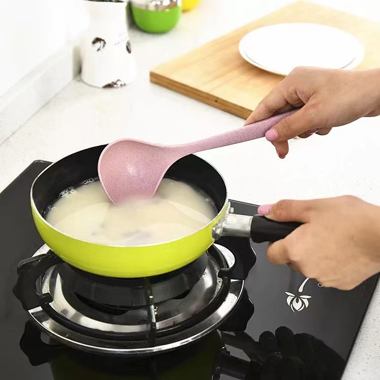Muôi vá múc canh nhựa lúa mạch có tay cầm chắc chắn có lỗ treo nhiều màu xanh, hồng, trắng