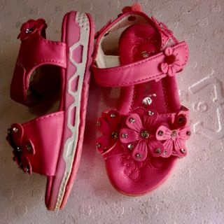 Giày sandal bé gái