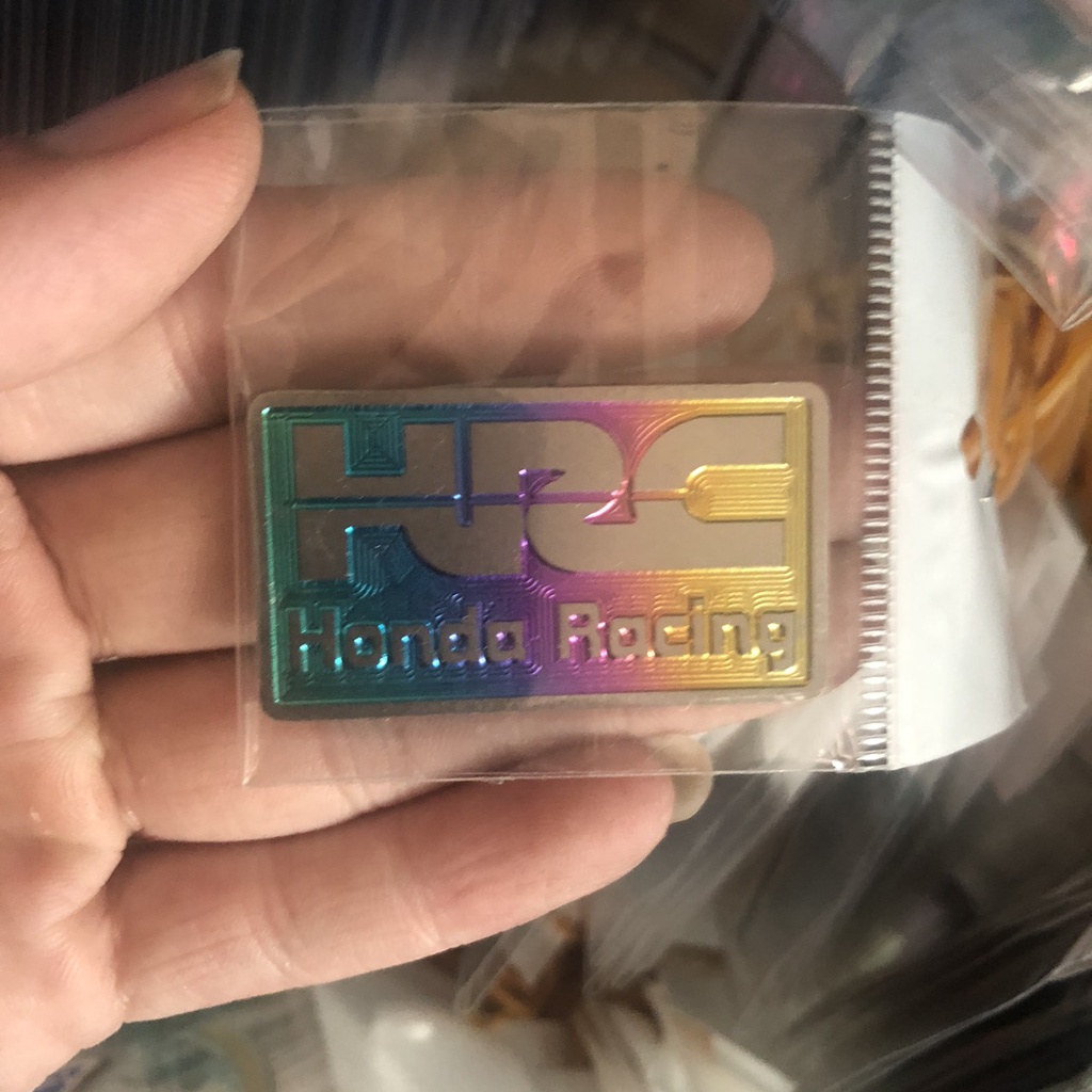 Tem logo titan mẫu loại vuông dán nhiều vị trí các dòng xe