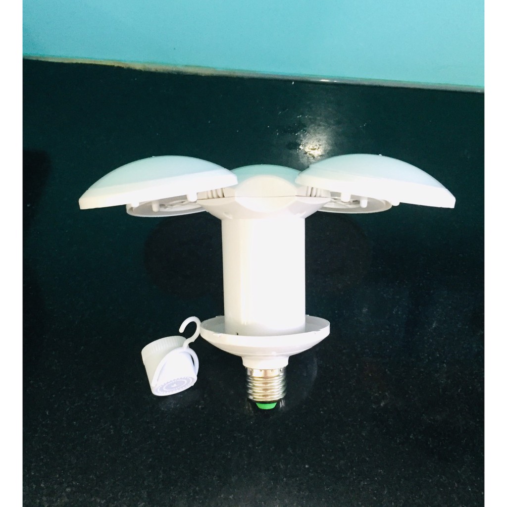 Bóng đèn sạc có 1 bóng tích điện và 4 bóng sử dụng 220V công suất 40W FA-3940