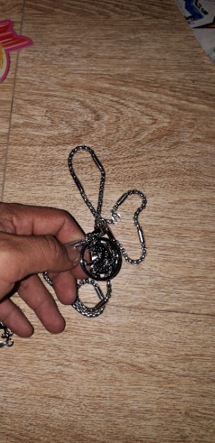 Dây chuyền và mặt bằng thép không gỉ rất đẹp