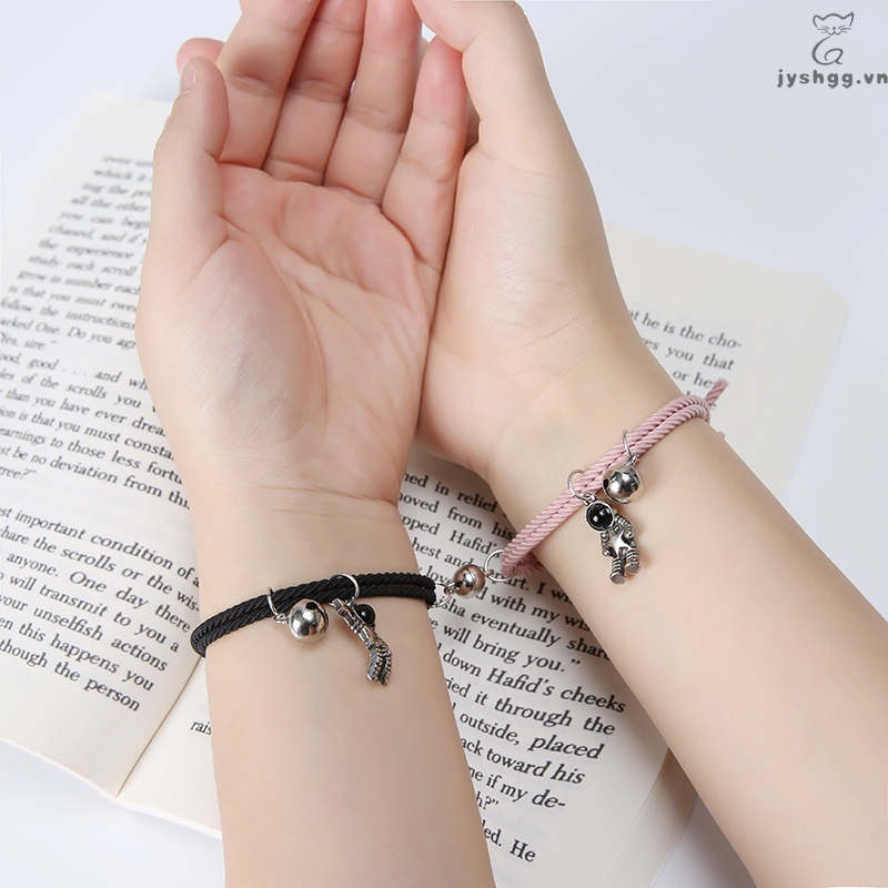 Vòng Tay Cao Su Hình Phi Hành Gia Nhỏ Có Nam Châm Làm Quà Tặng Cho Bạn Trai/Bạ Gái