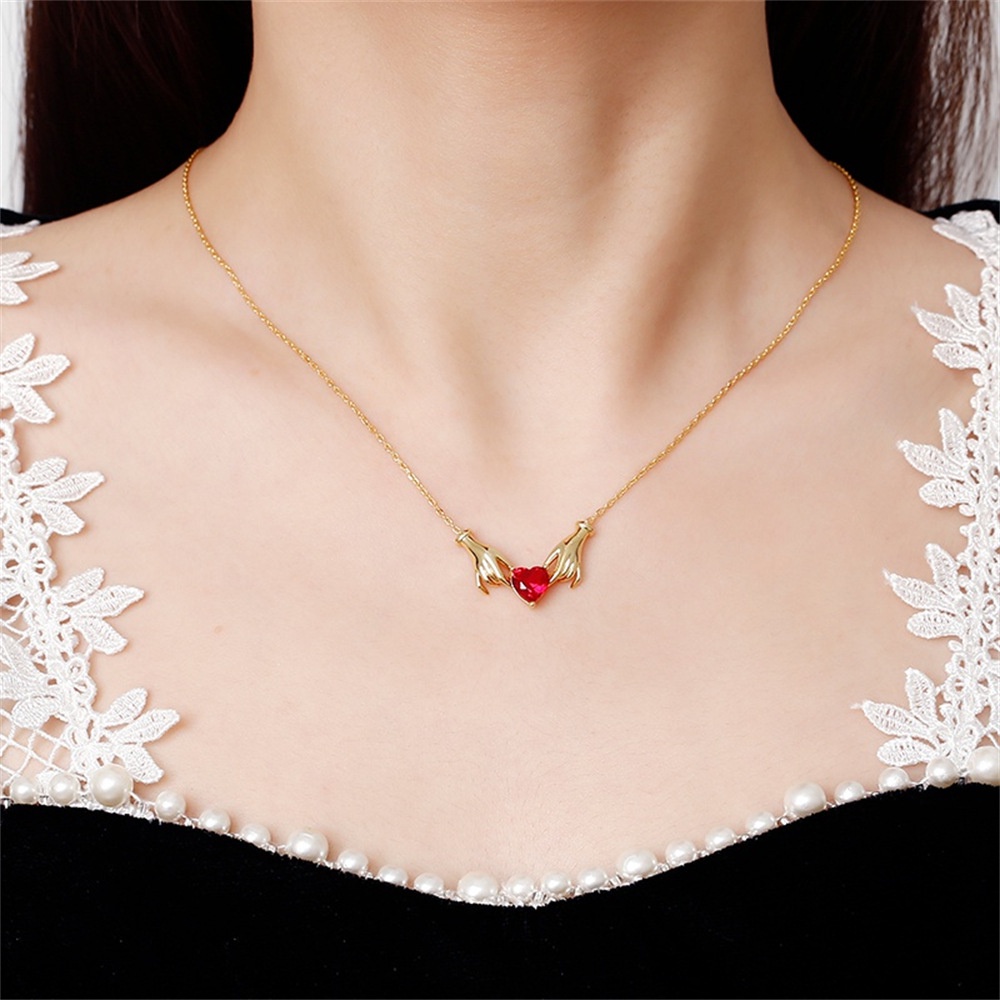 Vòng cổ Mặt Hình Bàn Tay Chăm Sóc Bàn Tay Màu Đỏ Đính Đá Zircon Sáng Tạo Thời Trang Cho Nữ