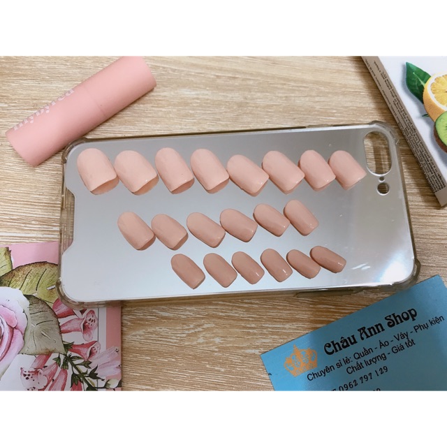 Bộ móng tay giả  + keo dán ( màu hồng sữa bóng như hình)