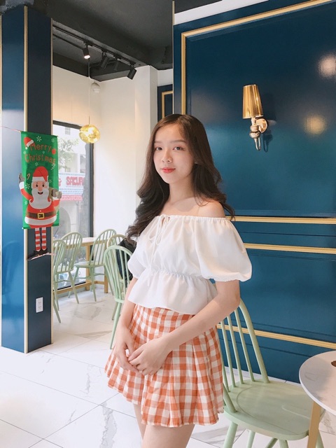Set đồ Sunshine Set gồm áo kiểu trễ vai mặc được 2 kiểu và chân váy caro xoè nhẹ kèm ảnh thật