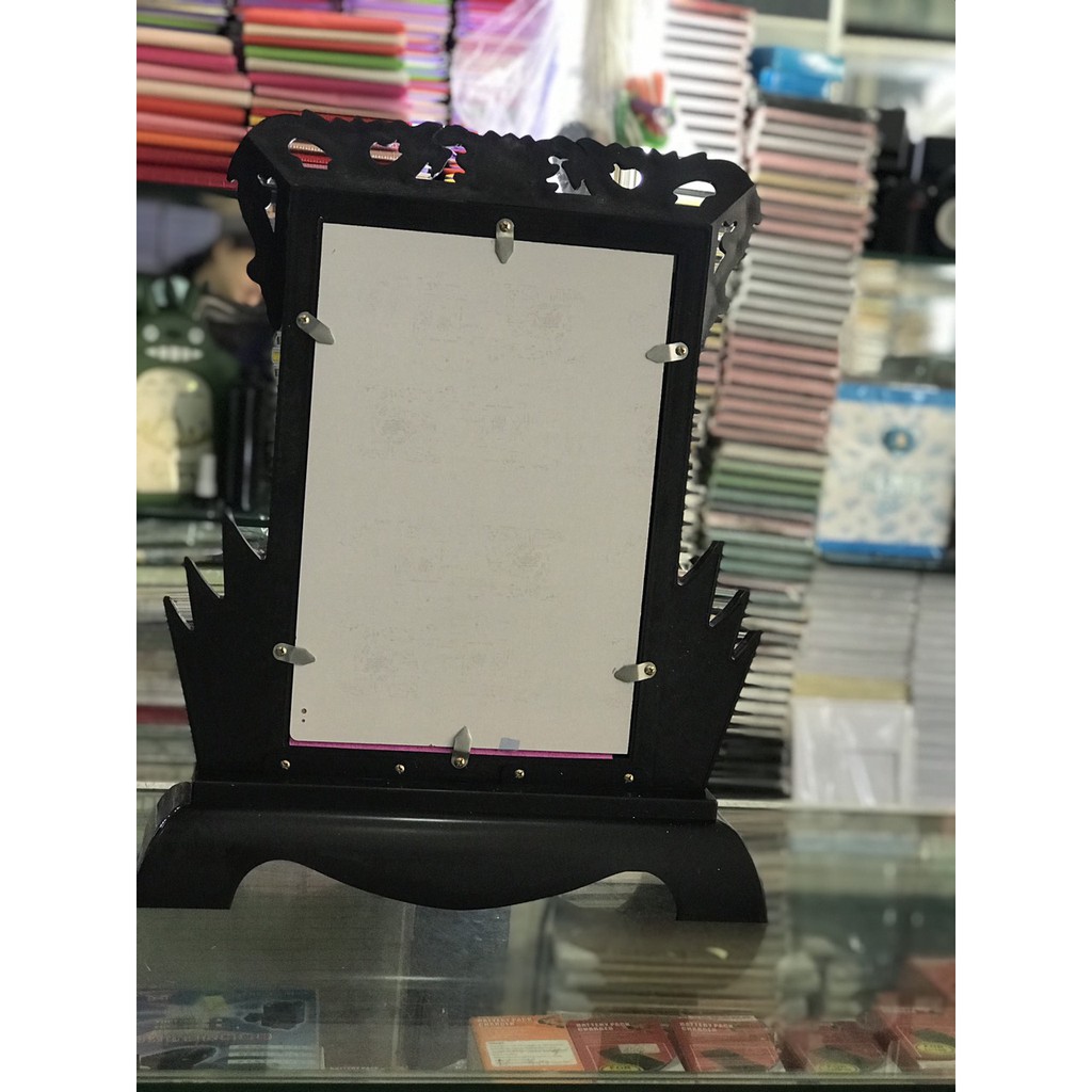 Khung hình thờ có  chân