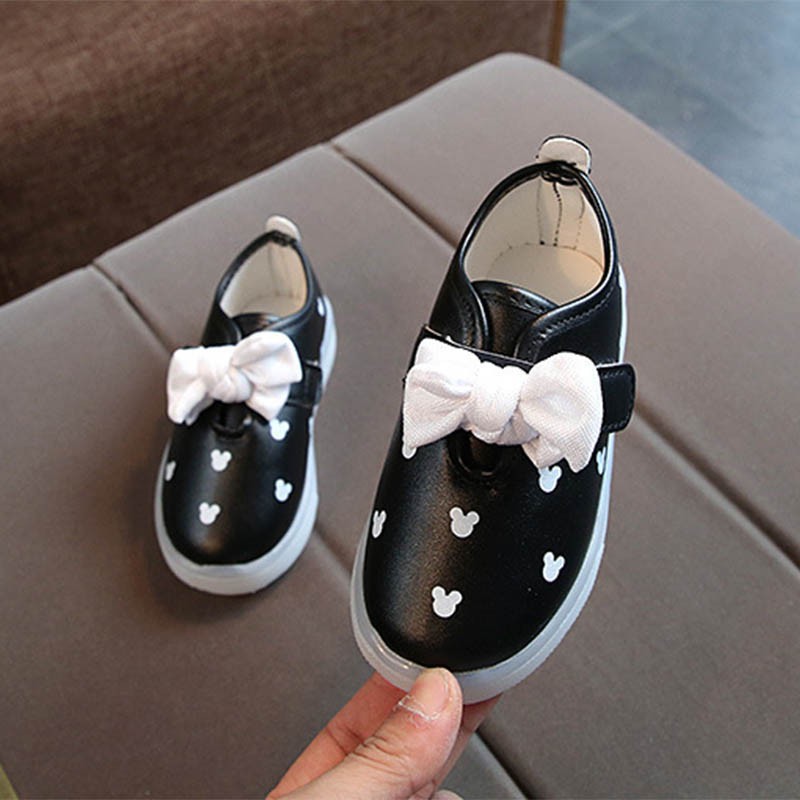 Giày bệt có đèn LED cho trẻ em