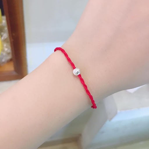 [Mã FAMAYFA giảm 10K đơn 50K] Vòng tay chỉ đỏ LILUX mix hạt bạc 925 may mắn | BigBuy360 - bigbuy360.vn