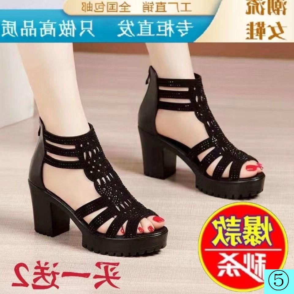 Giày Sandal Đế Dày Mềm Hở Ngón Đính Đá Thời Trang Cho Nữ Trung Niên 2022