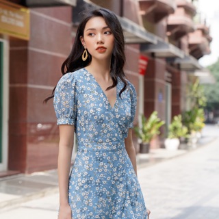 Váy hoa nhí xanh cổ tim