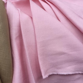 Vải linen ướt màu hồng dâu.