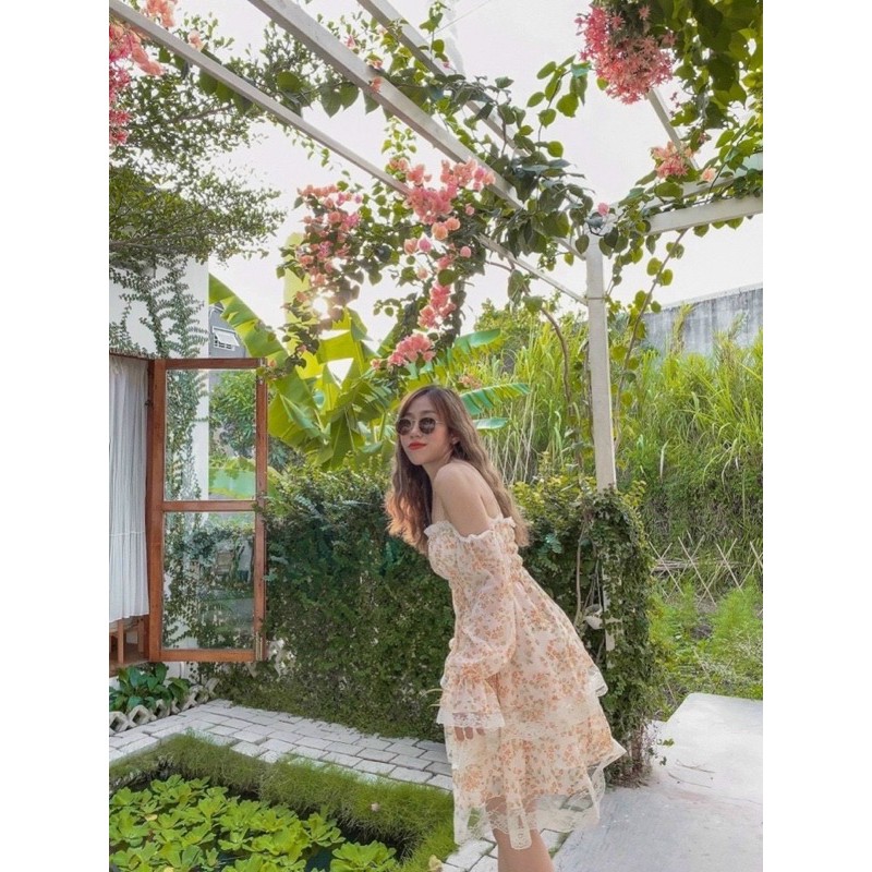 Đầm hoa bẹt vai viền ren tầng