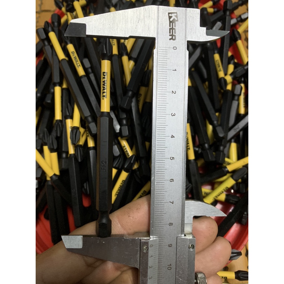 Một mũi vít Dewalt PH2 dài 90mm chính hãng có từ ( SL : 1 mũi )