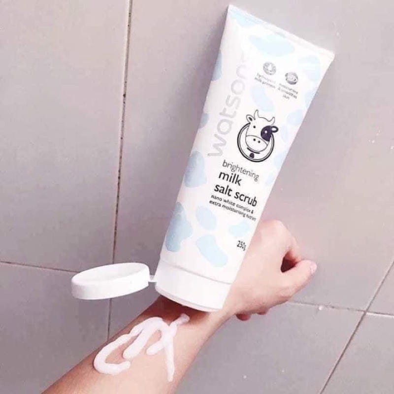 Muối tắm Watsons Brightening Milk Salt Scrub