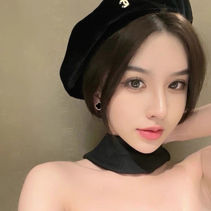 Khuyên tai cỏ 4 lá đen viền đá siêu hot CBLD301