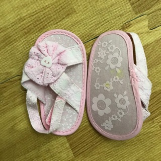 Dép tập đi cho bé gái