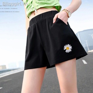 Quần short họa tiết hoa cúc xinh xắn dành cho nữ