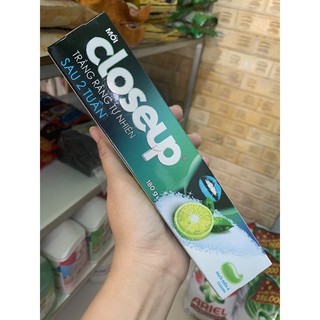 Kem đánh răng Closeup Muối biển và chanh 180g