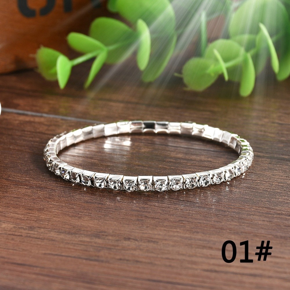 Vòng tay đính đá pha lê sang trọng bắt mắt