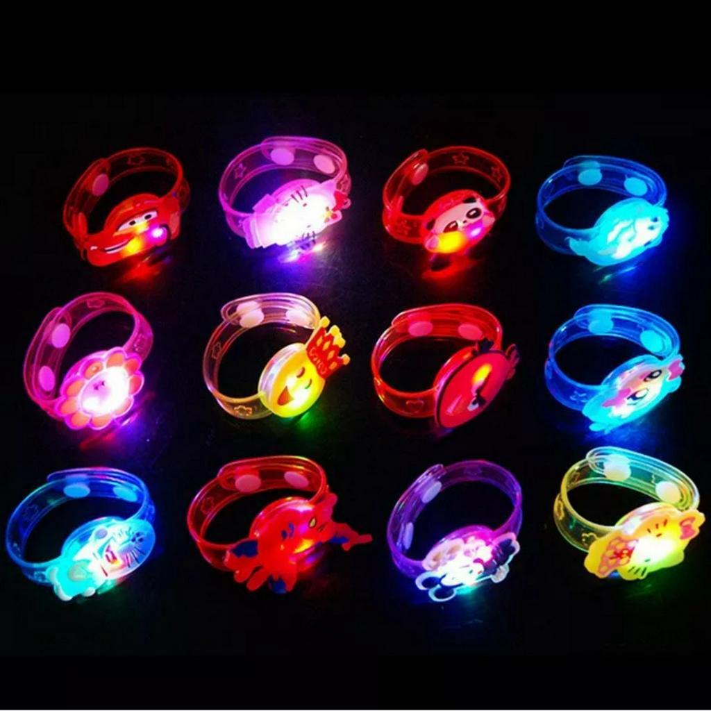 Vòng tay phát sáng hình cute ngộ nghĩnh / Vòng đeo có đèn led chạy pin cúc
