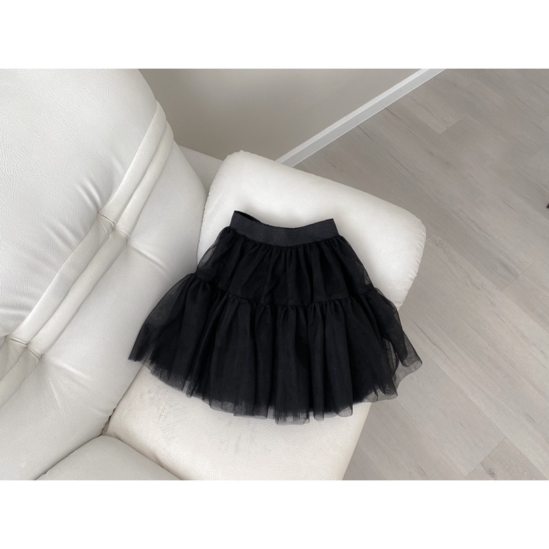 Áo Vest Và Chân Váy Lưới Đen