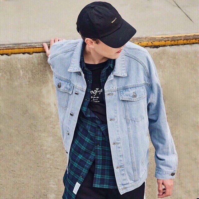 ÁO KHOÁC JEAN UNISEX RÁCH NHẸ.