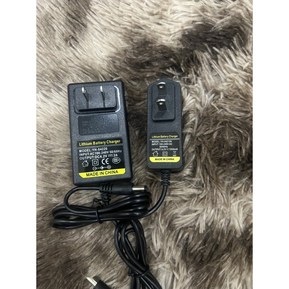Sạc 1S 4.2V 1A dùng cho pin Li-ion có đèn báo và tự ngắt khi đầy. BN.
