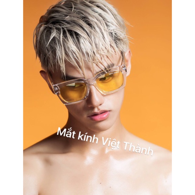 Kính trong suốt màu bản to .