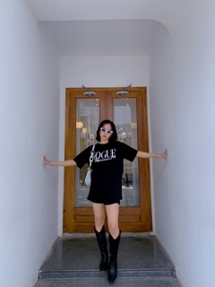 áo thun vogue freesize 2 màu đen trắng