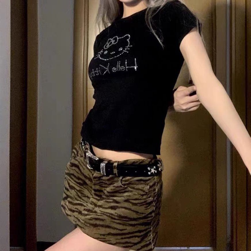 Áo Croptop Tay Ngắn In Hình Hello Kitty Đính Đá Dễ Thương Thời Trang Mùa Hè Cho Nữ y2k 1913Lab y2k