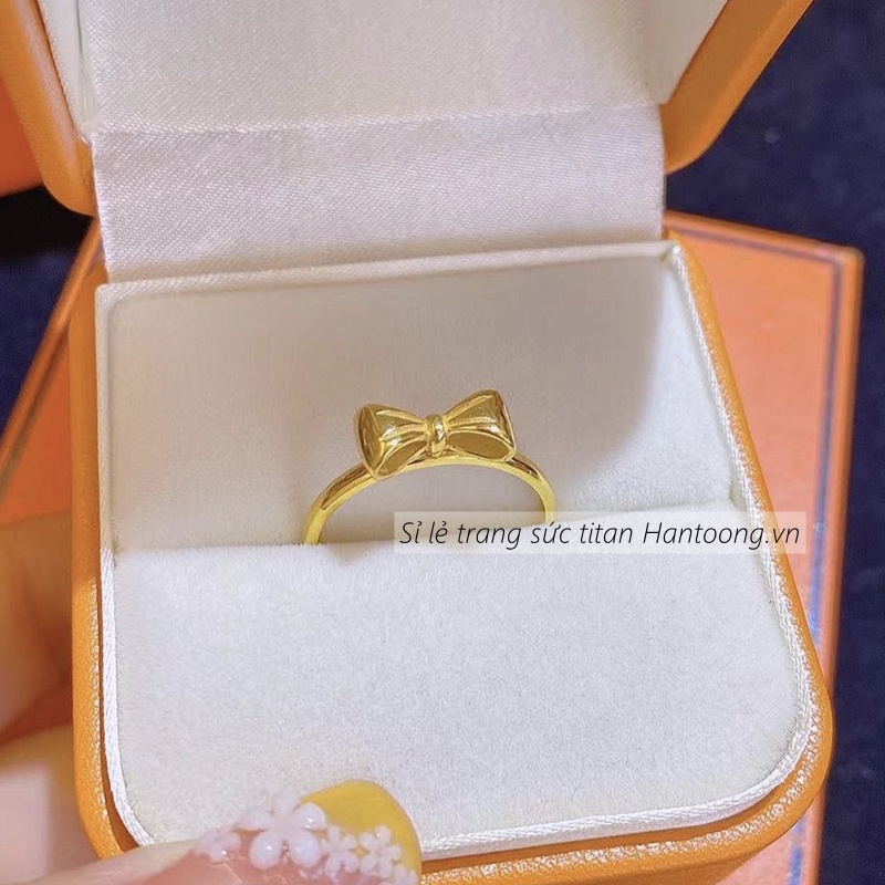 Nhẫn titan không gỉ mạ vàng 18k thiết kế hình chiếc nơ xinh xắn dễ thương dành cho nữ