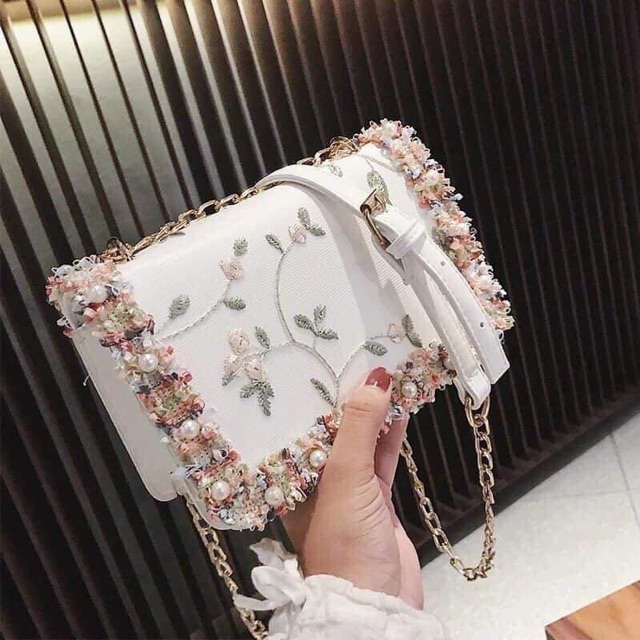 Túi xách thêu hoa đinh cườm